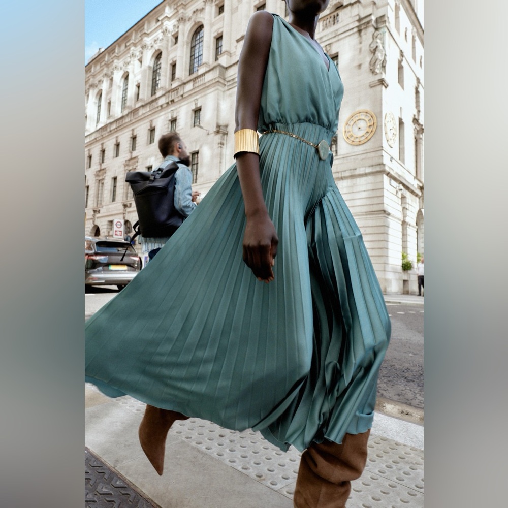 🆕(NWT) ZARA Bloggers Fav Pleated Midi Dress with Belt. XS. Color: Blue Steel - Picture 8 of 16